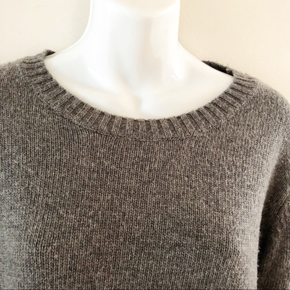 Cliche’ gray crewneck trumpet bell sleeve sweater - Picture 2 of 7
